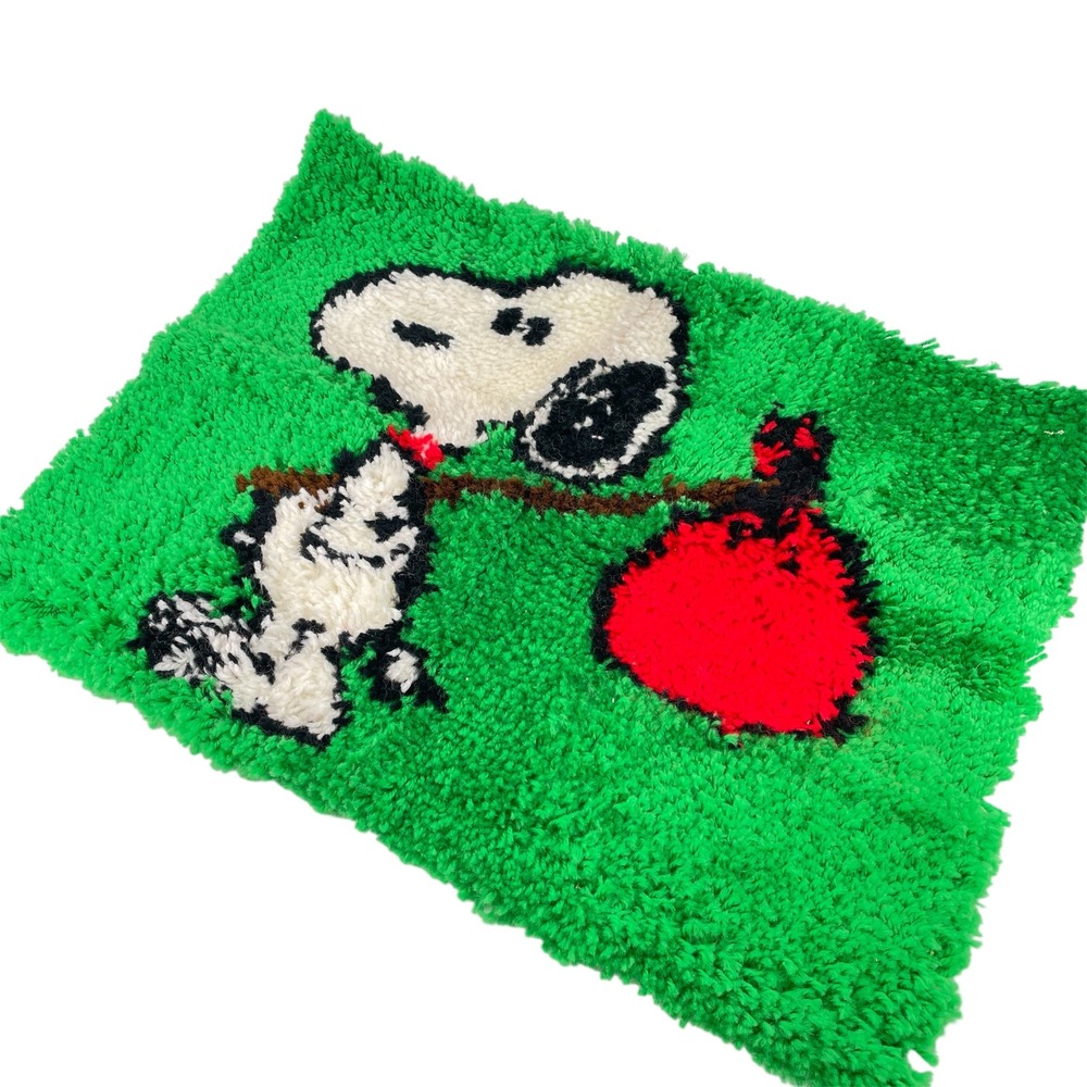Vtg Snoopy Peanuts Latch Hook Rug 20x27 Green Traveling Hobo Knap Sack Wall Art